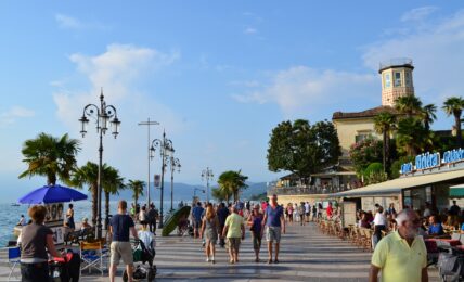 lungolago lazise garda