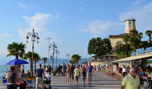 lungolago lazise garda