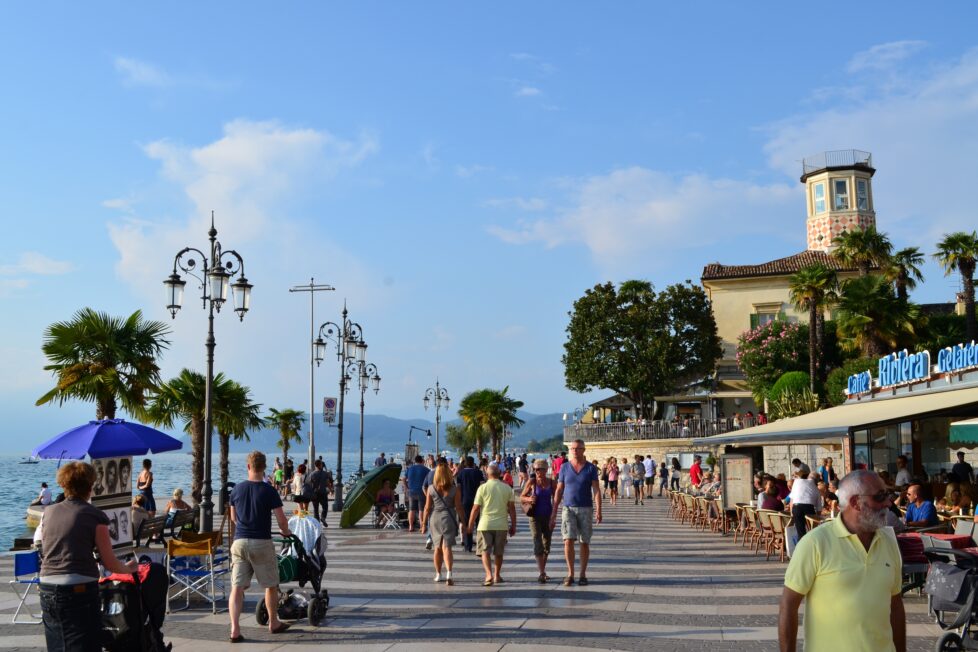 lungolago lazise garda